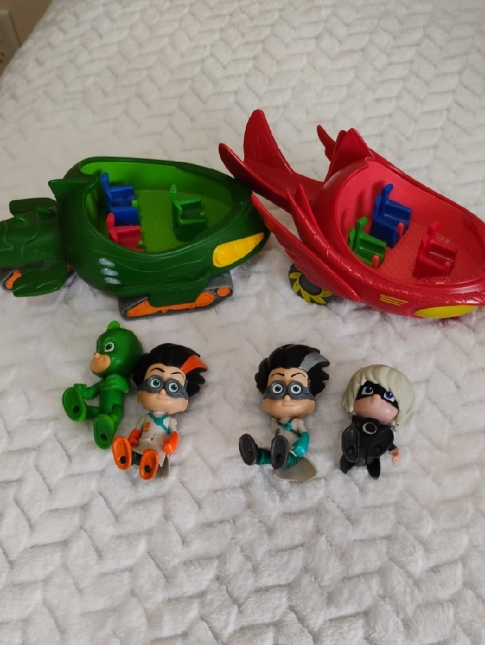 Kids Action Figure Playset with Green and Red Boats and Four Character Figures